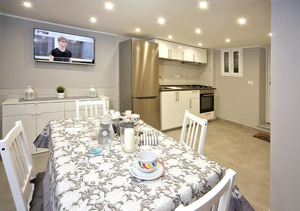 Апартаменты La Casa Di Helena Неаполь Экстерьер фото